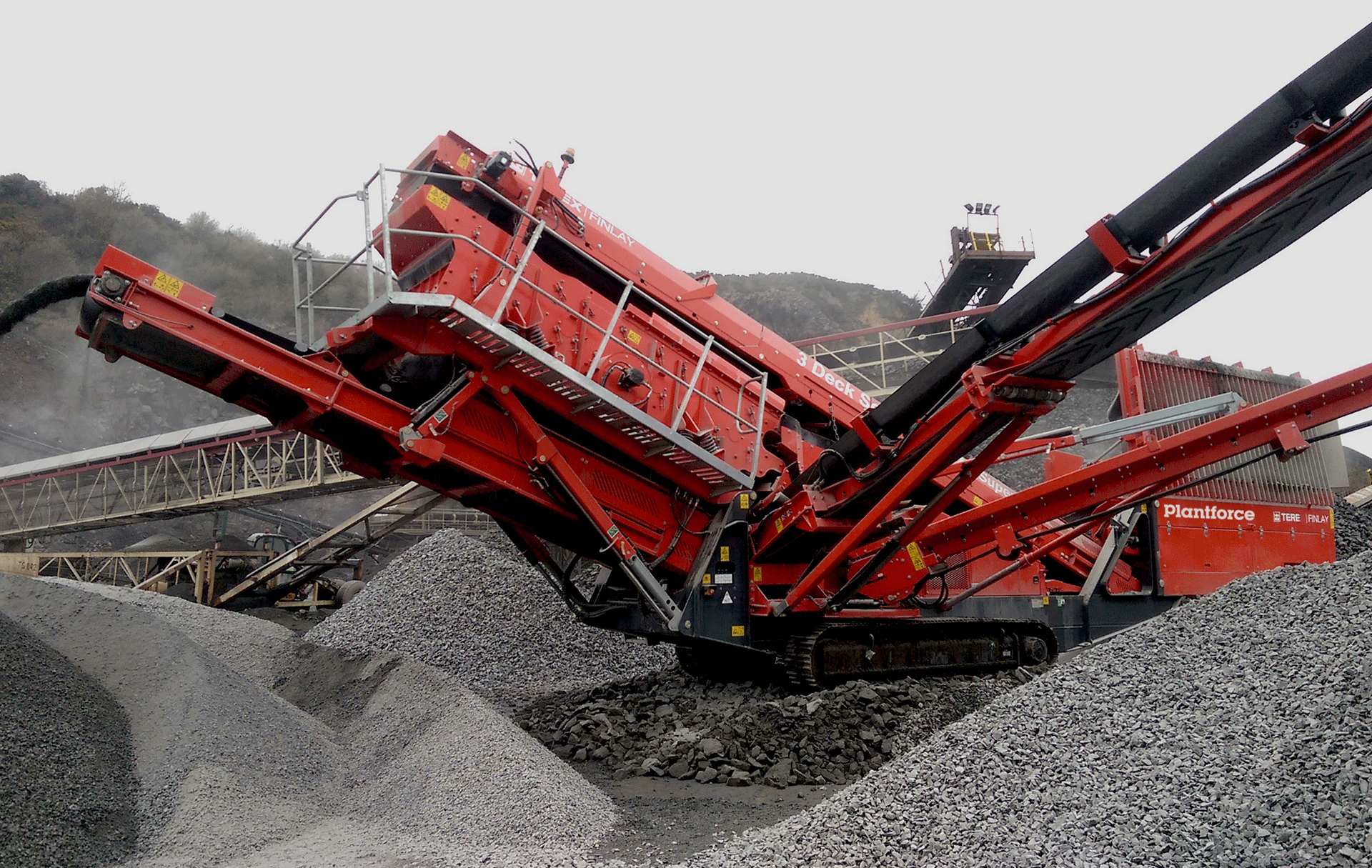 Terex Finlay 674 4-way Inclined Screener Operating On Site