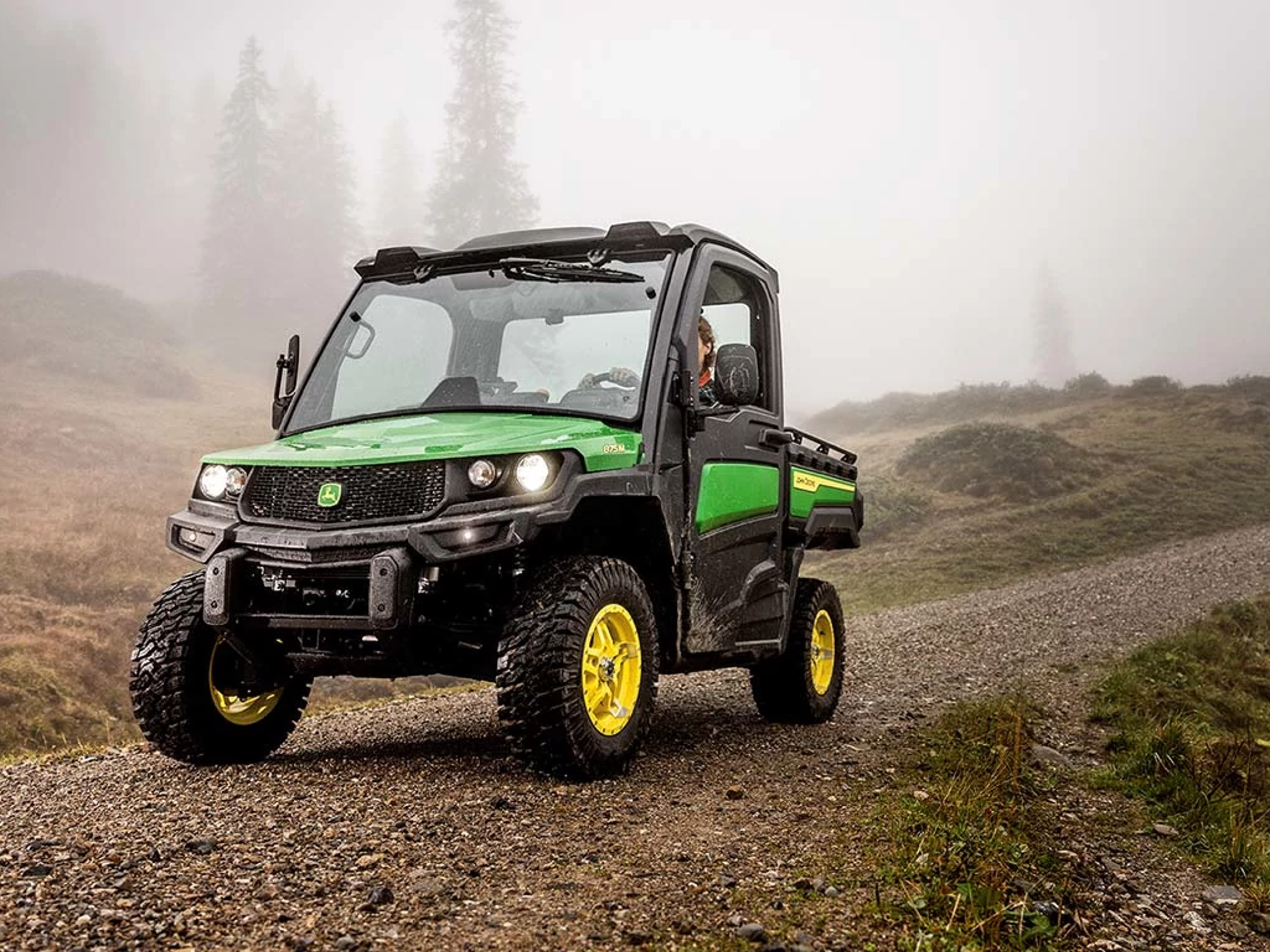 XUV 875M gator